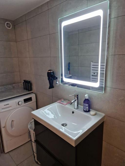 Charming Apartment Near La Defense, Paris Bezons Bagian luar foto